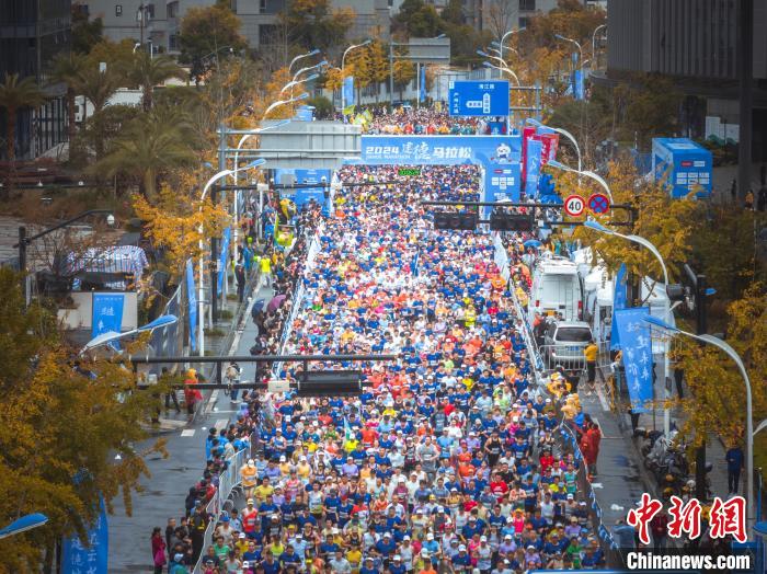 杭城鸣枪开跑,建德马拉松升级版赛道尽显山水