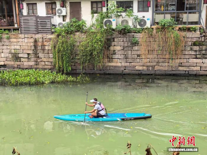 国庆假期桨板运动引爆杭州新安江，年轻人乐享