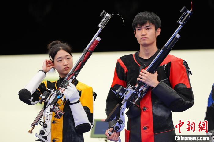 巴黎奥运青春风暴：00后小将闪耀赛场夺金