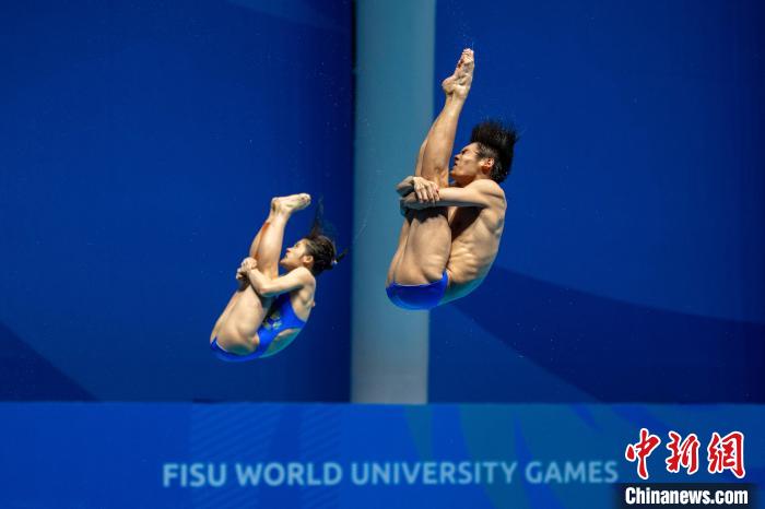 成都大运会中国跳水队包揽三金 水花消失术惊艳