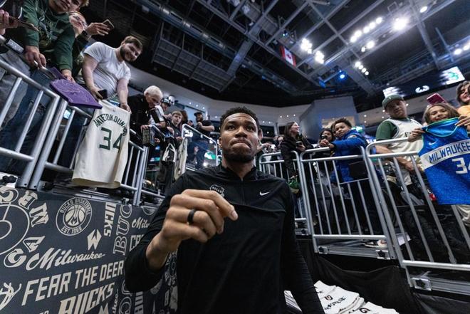 雄鹿队赛季崩盘 教练离任交易流言四起