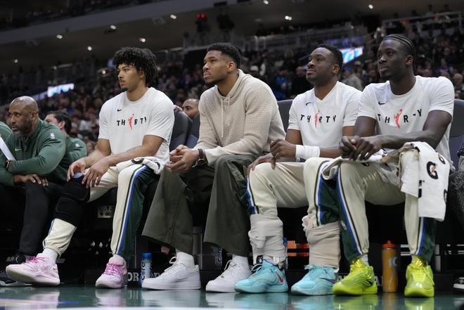 雄鹿队赛季崩盘 教练离任交易流言四起