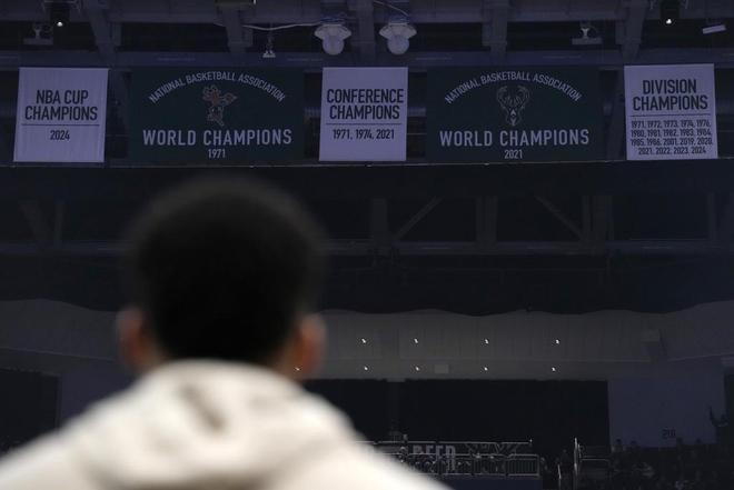 雄鹿队赛季崩盘 教练离任交易流言四起