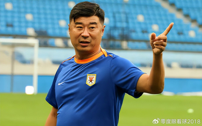 韩鹏弃用李小恒致山东泰山惨败，争冠前景堪忧